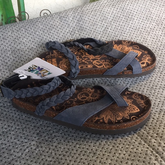 muk luks sandals